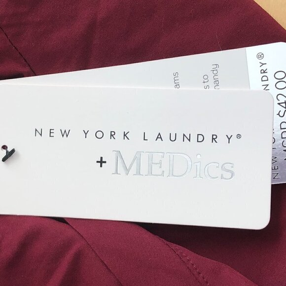 New York Laundry Medics Scrub Top - NWT's - Picture 8 of 10